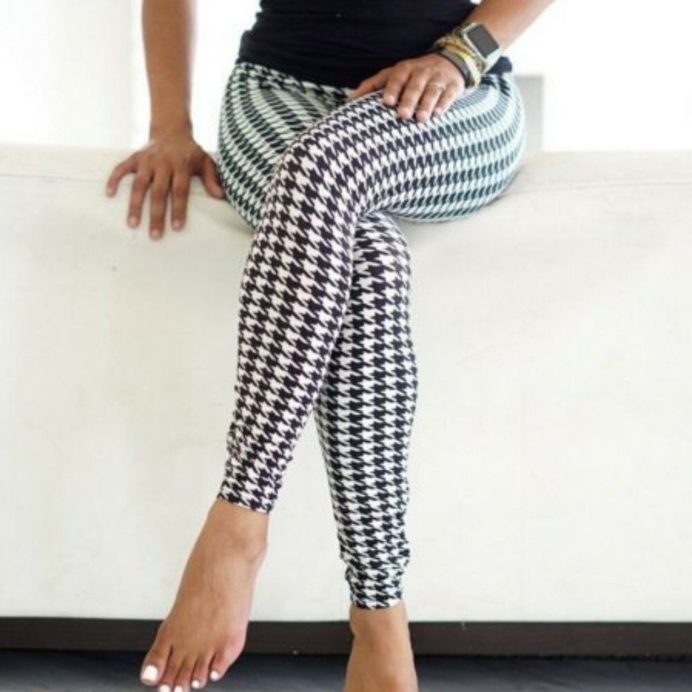 Houndstooth BAMA Alabama Plus Size Leggings fits sizes 12-18